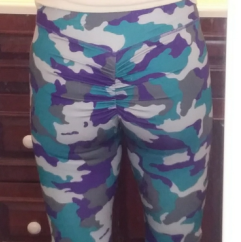 Dtinas boutique scrunch booty leggings. NWOT